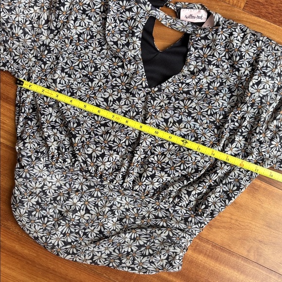 Daisy print blouse - Picture 10 of 14